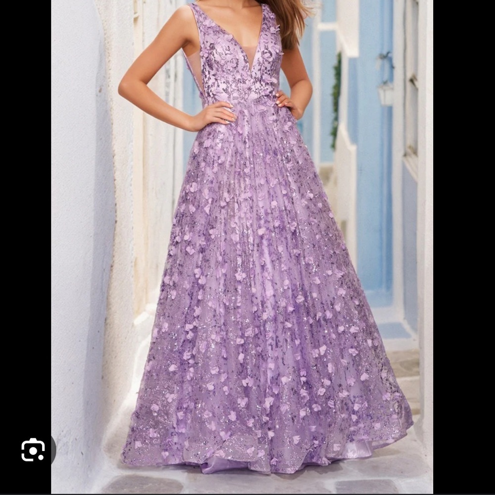 Elegant Purple V-neck Sleeveless Prom Gown